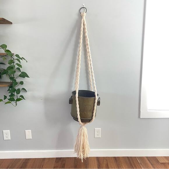 Vintage | 1970s Handmade Yarn Macrame Hanging Plant Hanger Cream Boho Home Decor - Picture 5 of 5